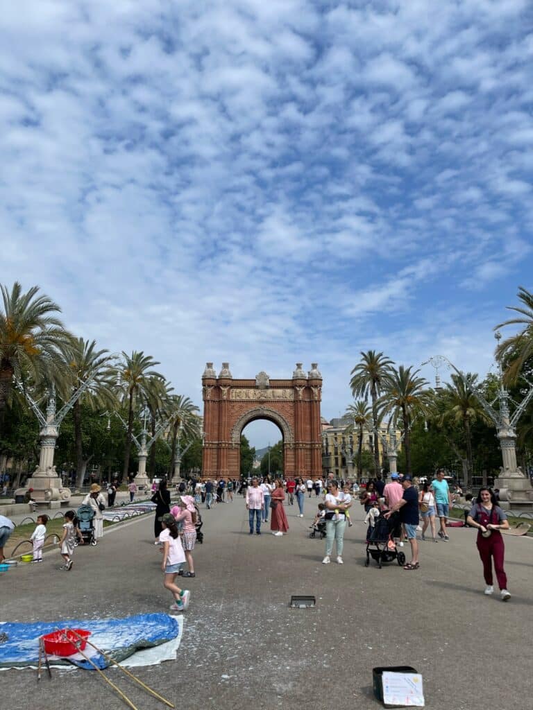 Passeig de Sant Joan Arc de Triomf | Zutell Travels Passeig de Sant Joan & Arc de Triomf